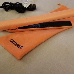 Amika flat iron